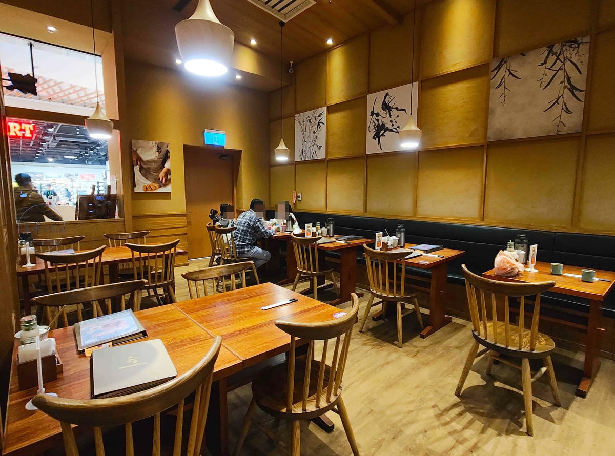 20251001-3x4hq 20251001-3x4hq