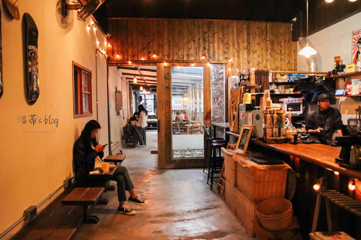 20251001-3z3wg 20251001-3z3wg