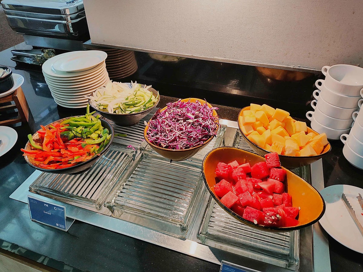 峇里島伍拉賴國際機場貴賓室Concordia Lounge 自助吧