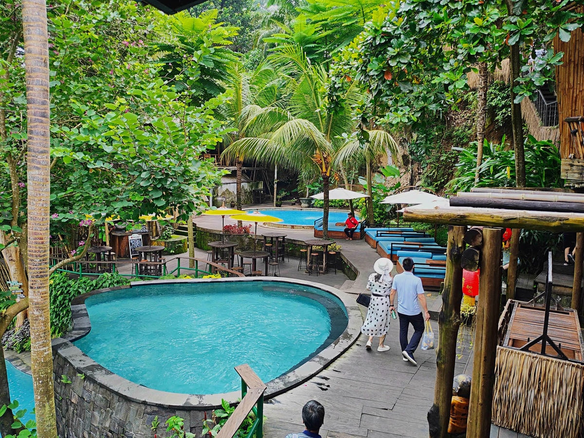 Dtukad River Club Bali餐廳　游泳池