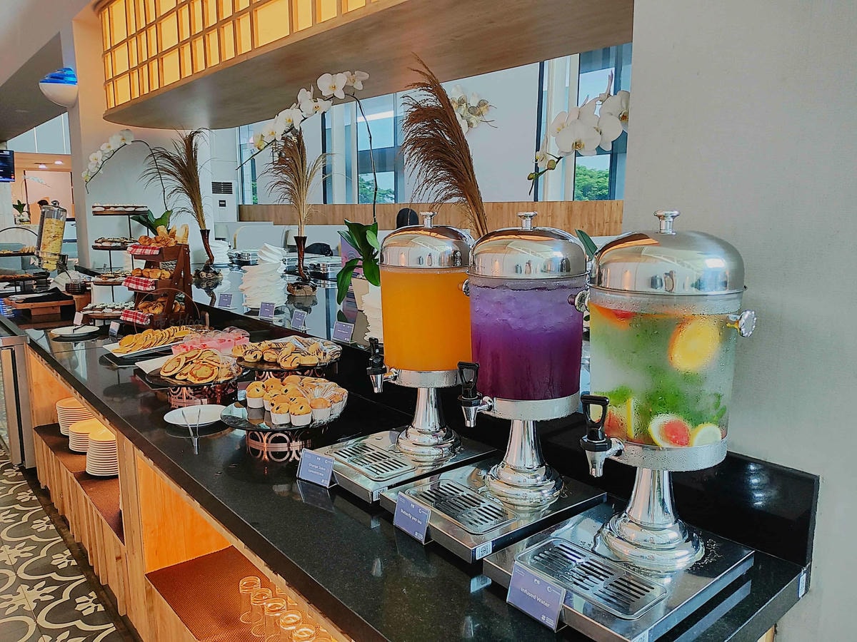 峇里島伍拉賴國際機場貴賓室Concordia Lounge 自助吧