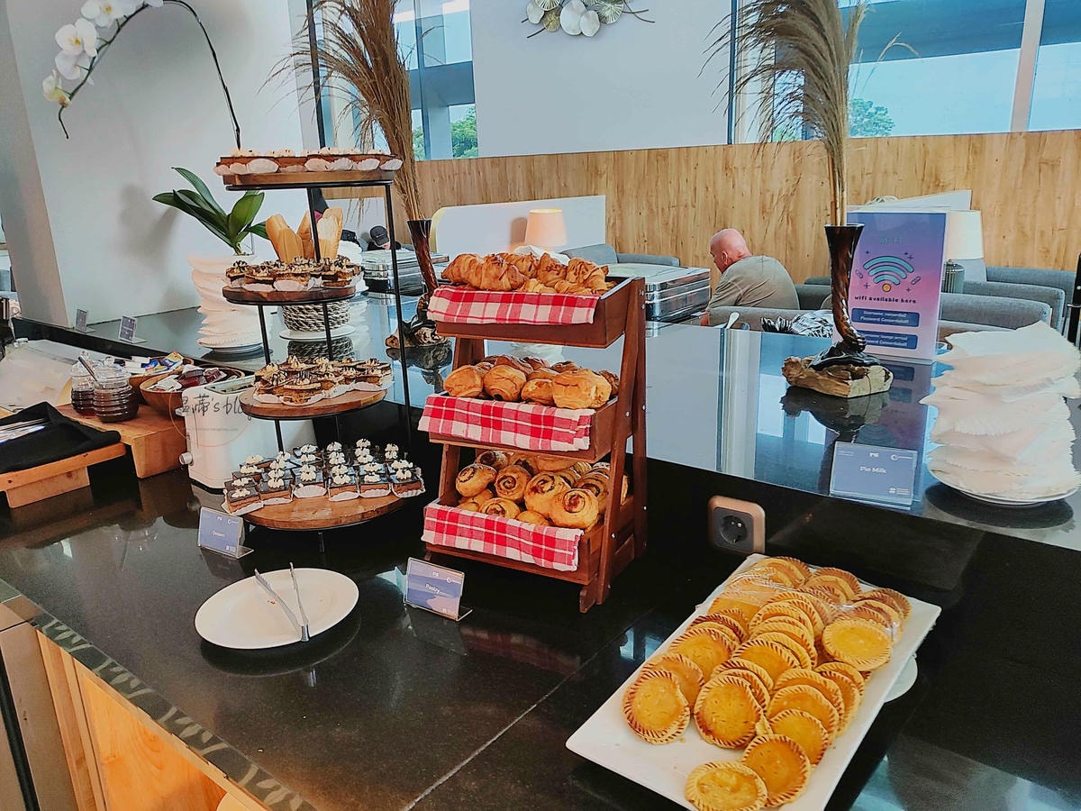 峇里島伍拉賴國際機場貴賓室Concordia Lounge 自助吧