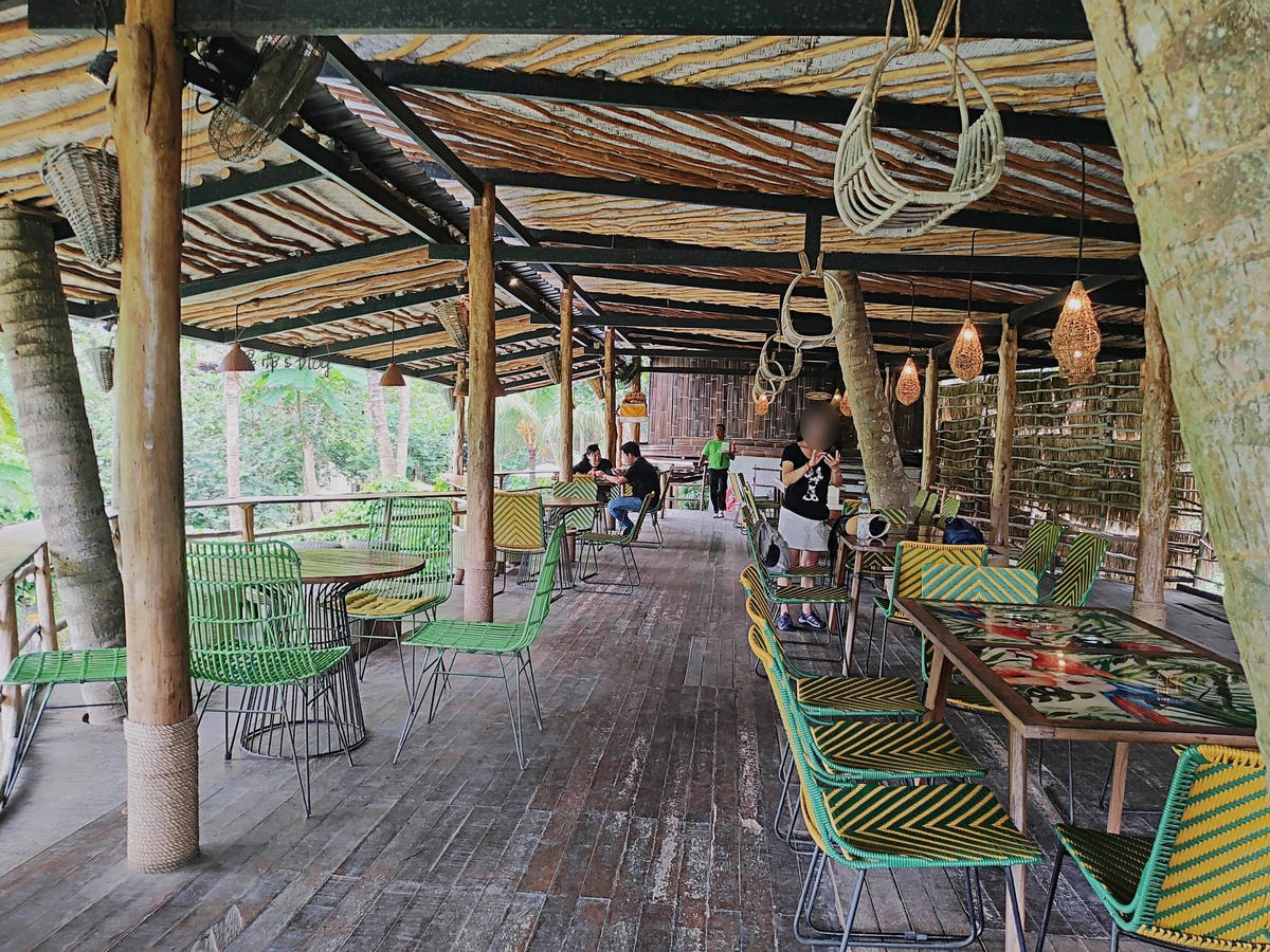 Dtukad River Club Bali　２樓用餐座位