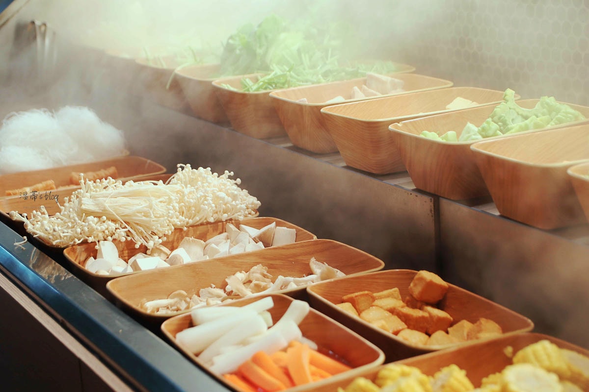 桃園中壢火鍋「荖子鍋Plus家樂福內壢店」賣場內人氣火鍋,自製麵條超涮嘴-附菜單 - 第5張圖 荖子鍋Plus家樂福內壢店 蔬菜自助吧