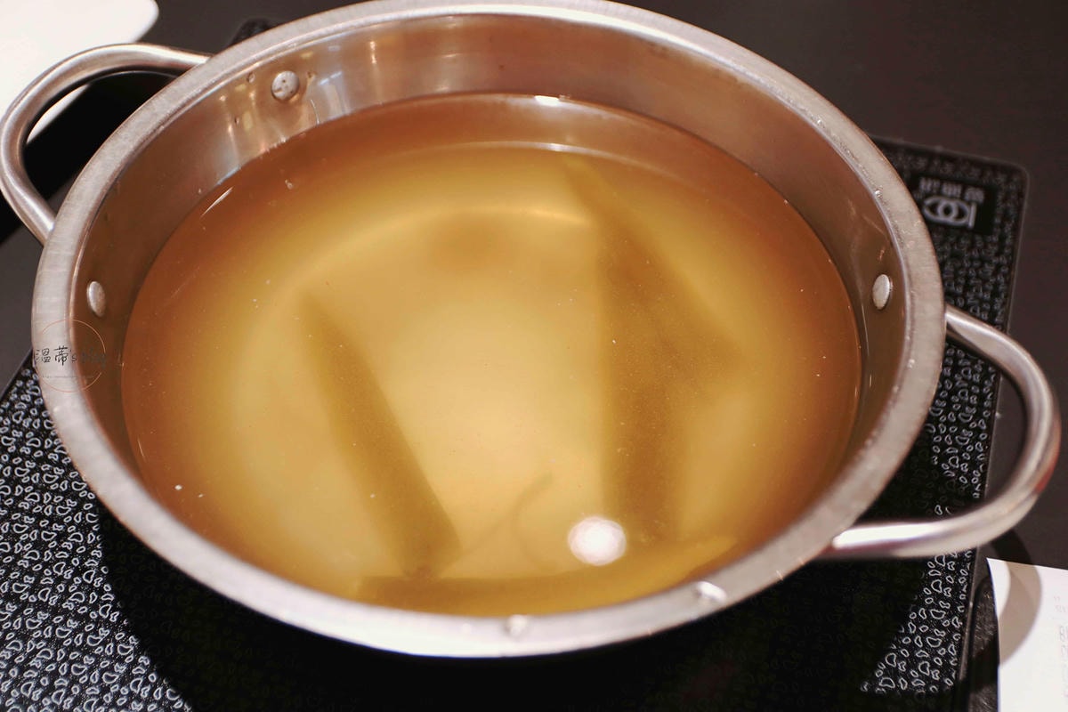 20251001-njhrp 秘製剝皮辣椒鍋40元