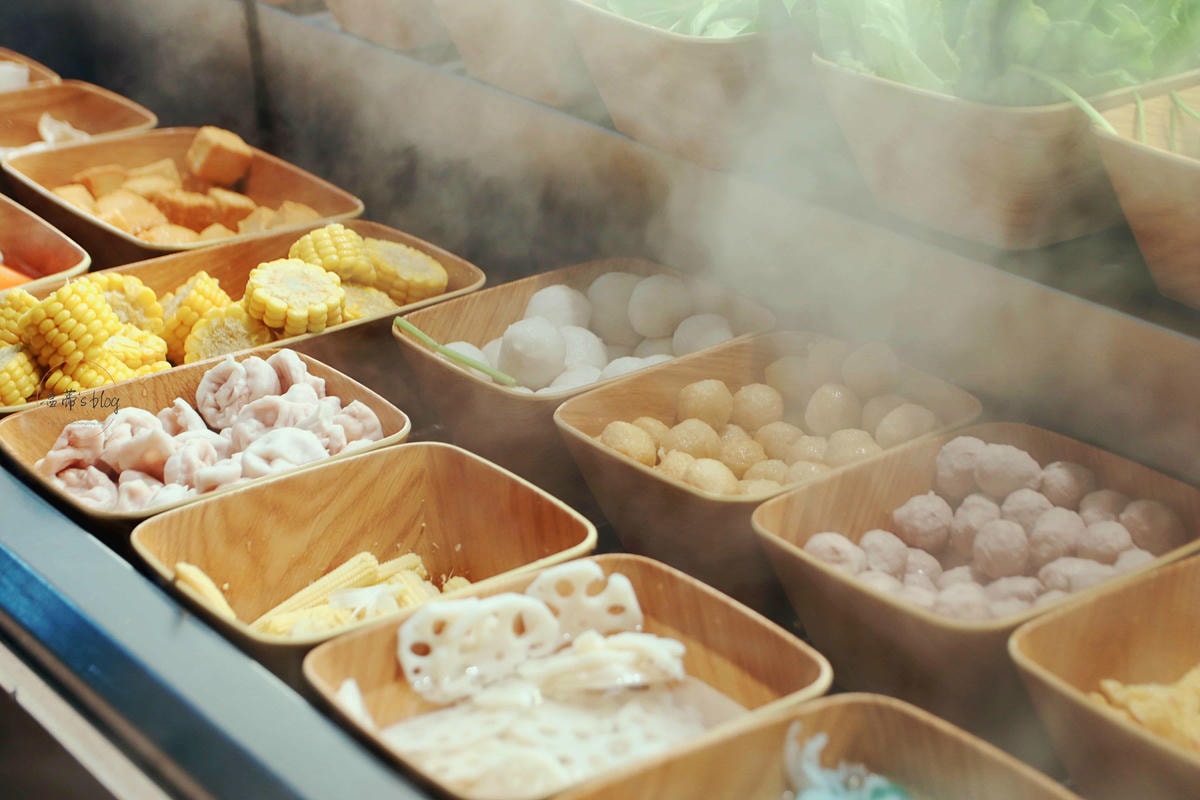 桃園中壢火鍋「荖子鍋Plus家樂福內壢店」賣場內人氣火鍋,自製麵條超涮嘴-附菜單 - 第4張圖 荖子鍋Plus家樂福內壢店 蔬菜自助吧