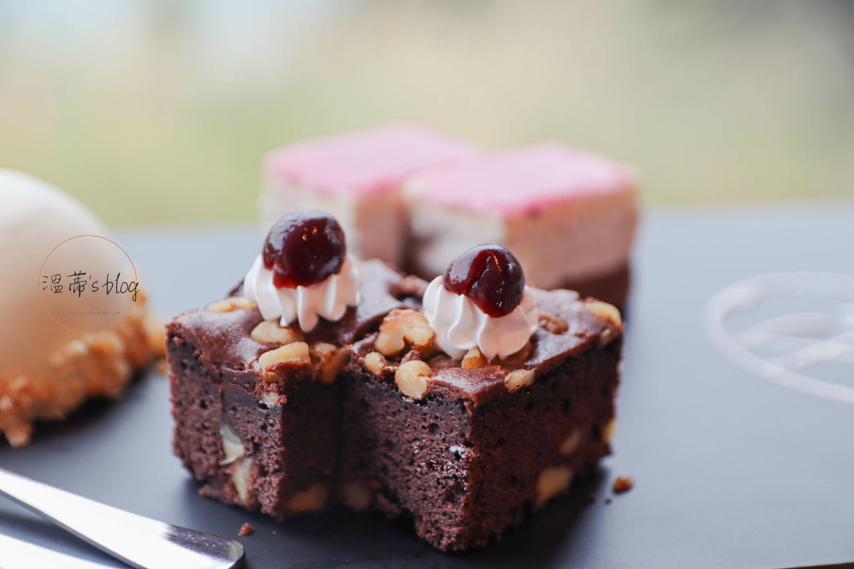 石門水庫景觀餐廳-「環湖咖啡2號店」全新菜單登場,在湖光山色中遠離塵囂-附菜單 - 第34張圖 酒釀櫻桃布朗尼