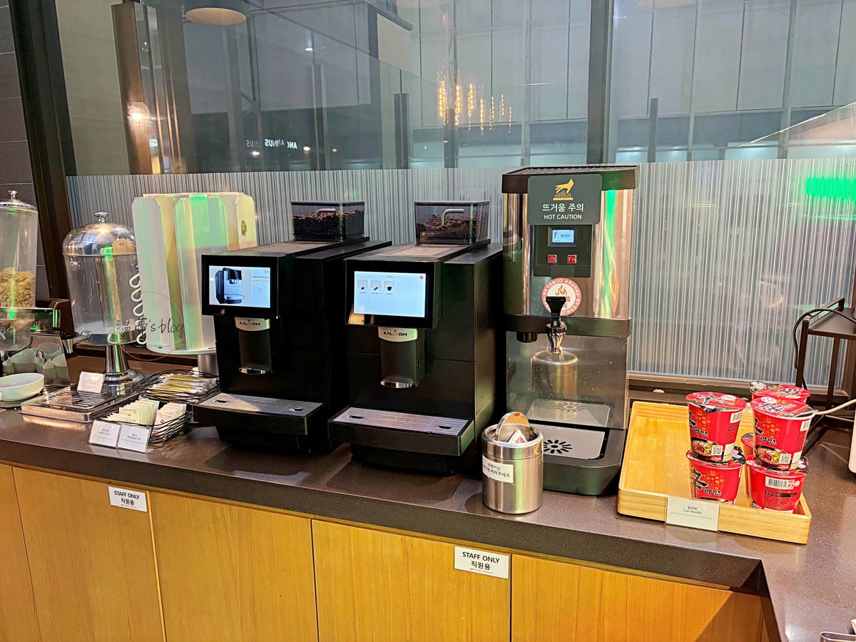 Sky hub Lounge 自助吧 