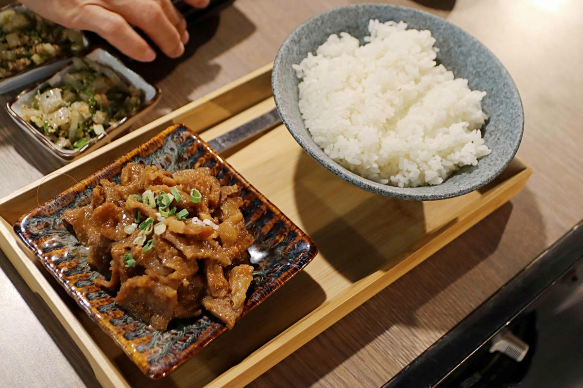 味噌松阪豚肉飯+120元