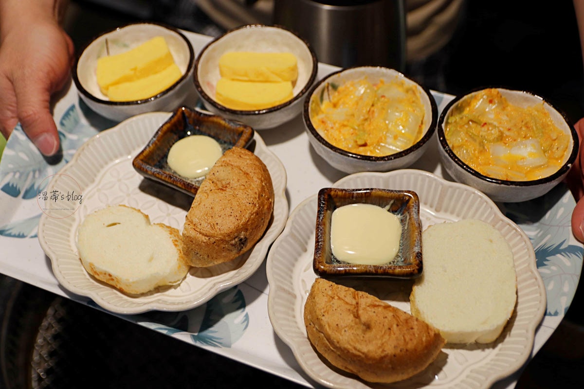 日式玉子燒、帕瑪森軟法+胚芽歐包、黃金泡菜