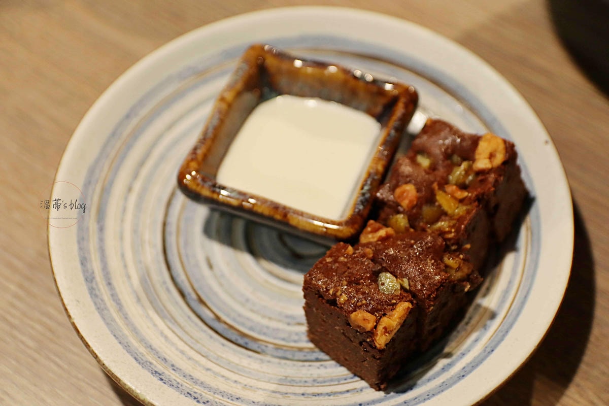 香草千層蛋糕、核桃布朗尼