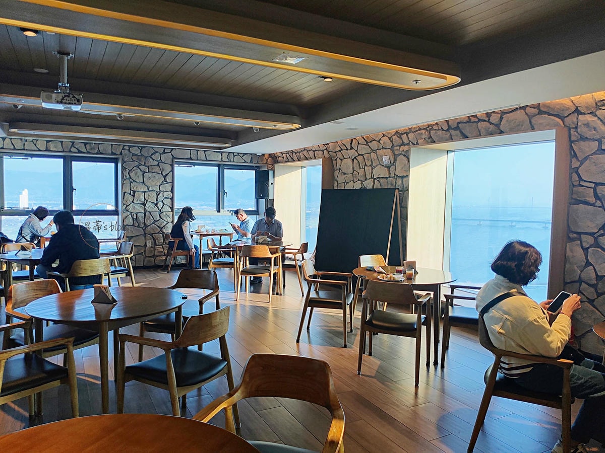 TT Hotel 早餐座位區