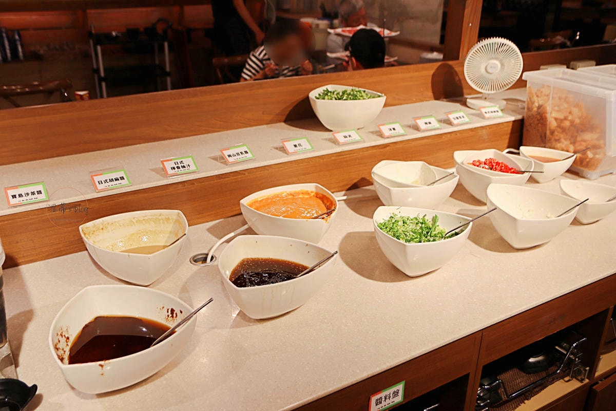 肉多多火鍋 林口昕境店 自助吧