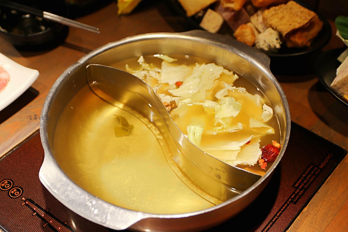 黃金昆布湯15元、蔬菜羊骨湯35元、舒活元氣湯19元、特選麻辣湯65元