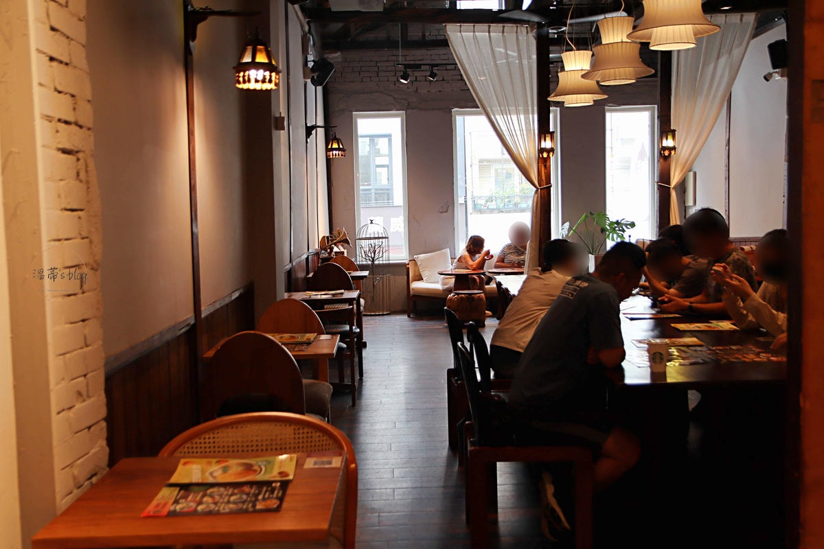 彰化員林美食「嘎拋先生-員林店」必點招牌打拋料理,配上濃郁泰奶最對味-附菜單 - 第6張圖 嘎拋先生 員林店 店內環境