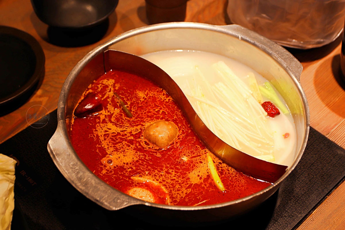 黃金昆布湯15元、蔬菜羊骨湯35元、舒活元氣湯19元、特選麻辣湯65元