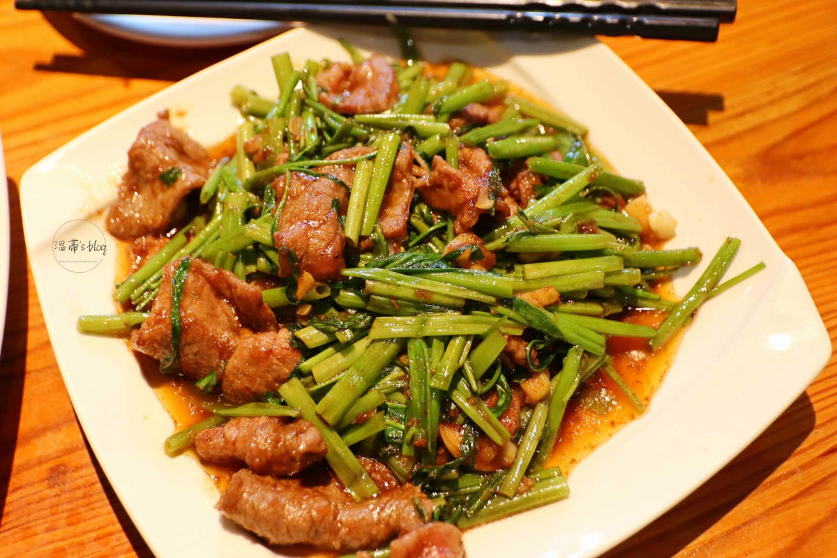 20251001-b1eji 沙茶炒牛肉160元
