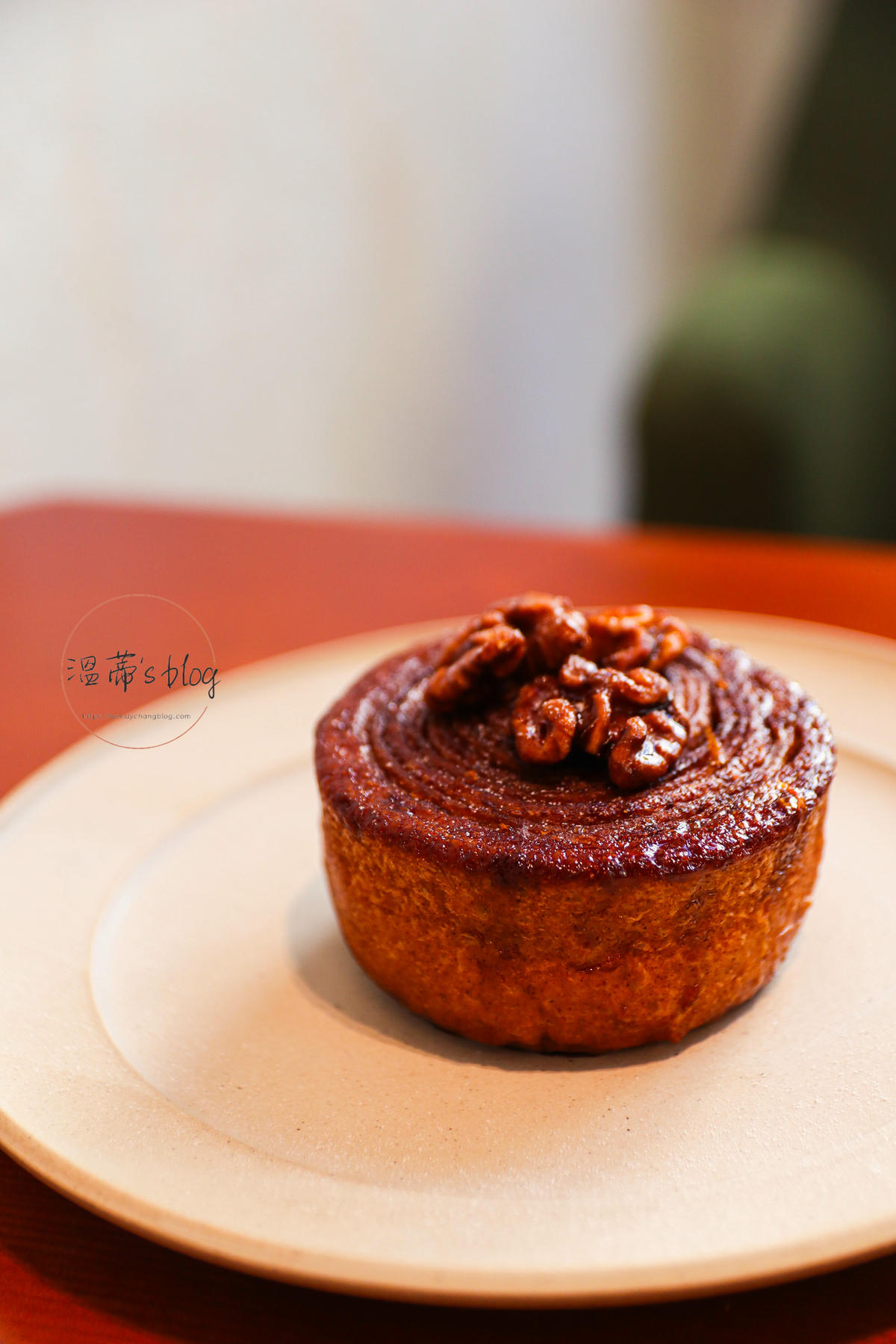 桃園蘆竹咖啡廳「Henion Coffee.赫尼恩」乾淨明亮又好拍的早午餐店-附菜單 - 第19張圖 焦糖核桃肉桂捲150元