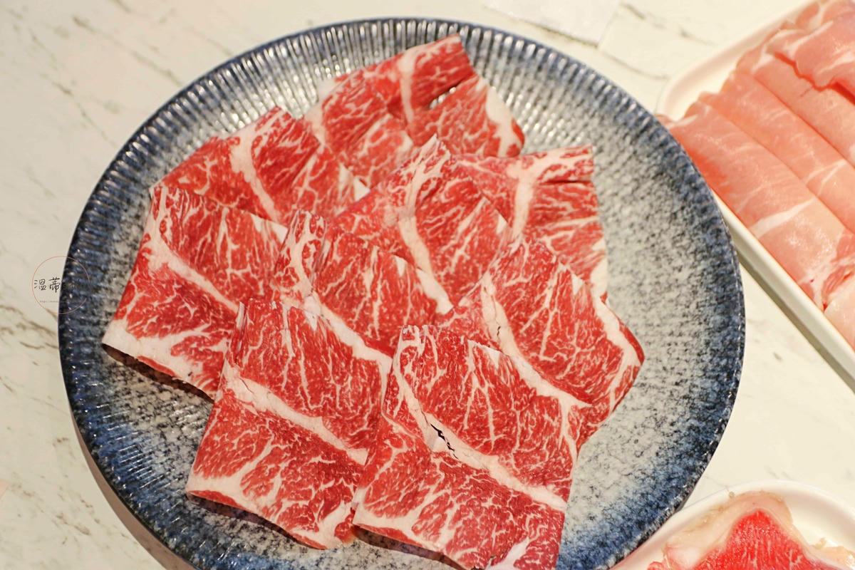 極上無骨牛小排608元