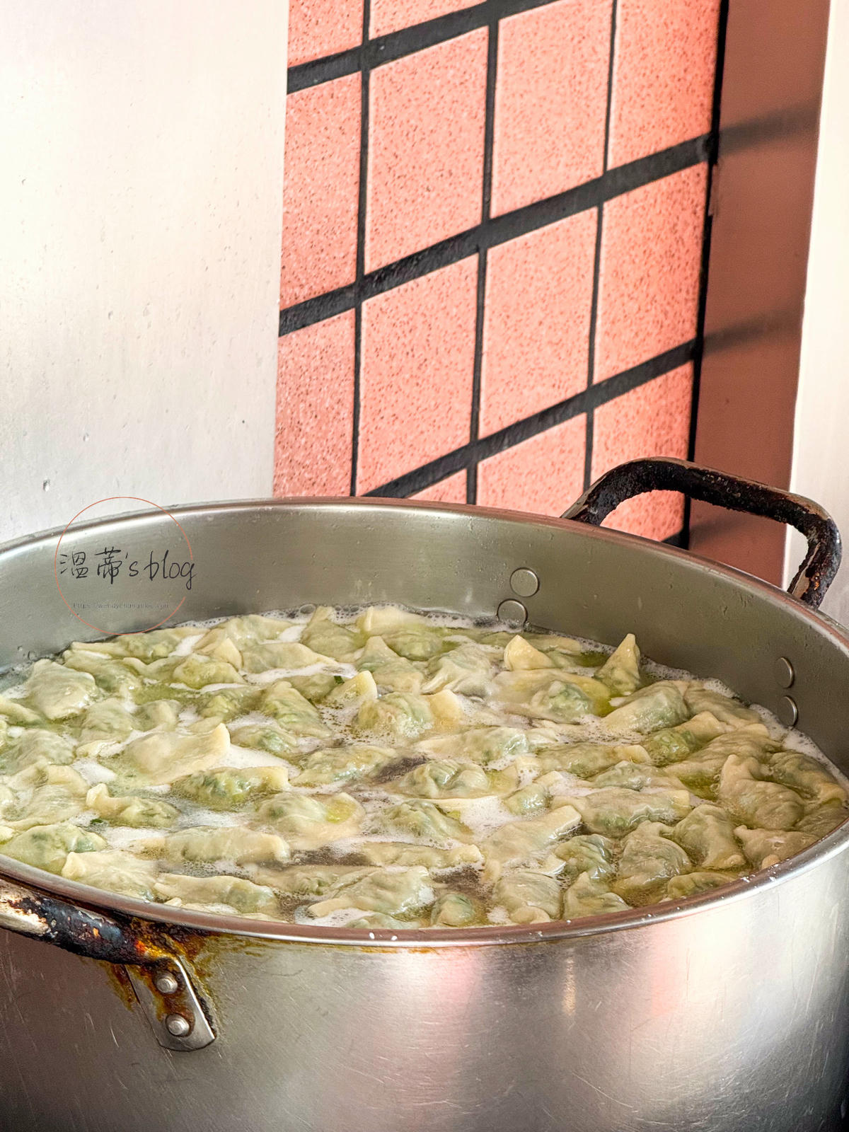 基隆美食「春興水餃店」現包皮薄多汁,排隊也要吃!-附菜單 - 第5張圖 春興水餃店 煮水餃