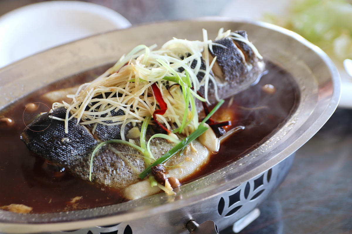 高山鱒魚兩吃650元(頭尾煮湯、中段清蒸(也可以糖醋或紅燒))