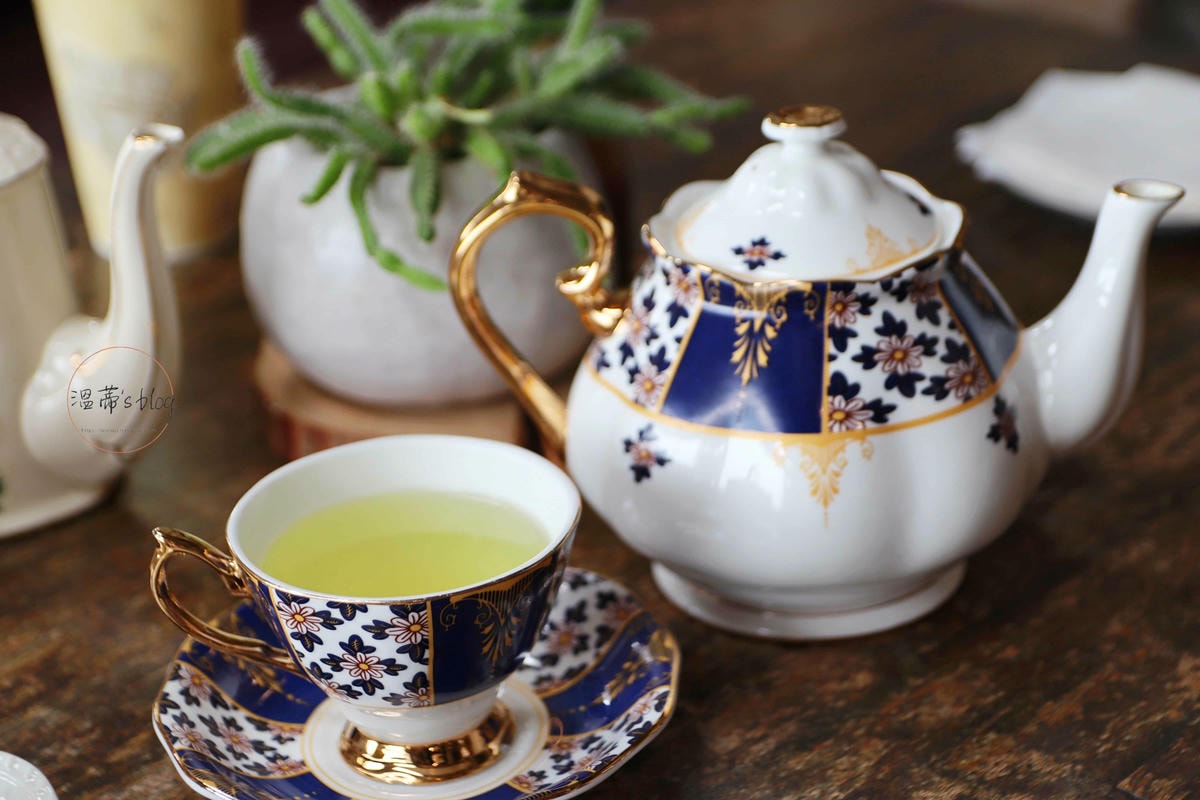 洋甘菊花草茶180元、山中寂靜180元