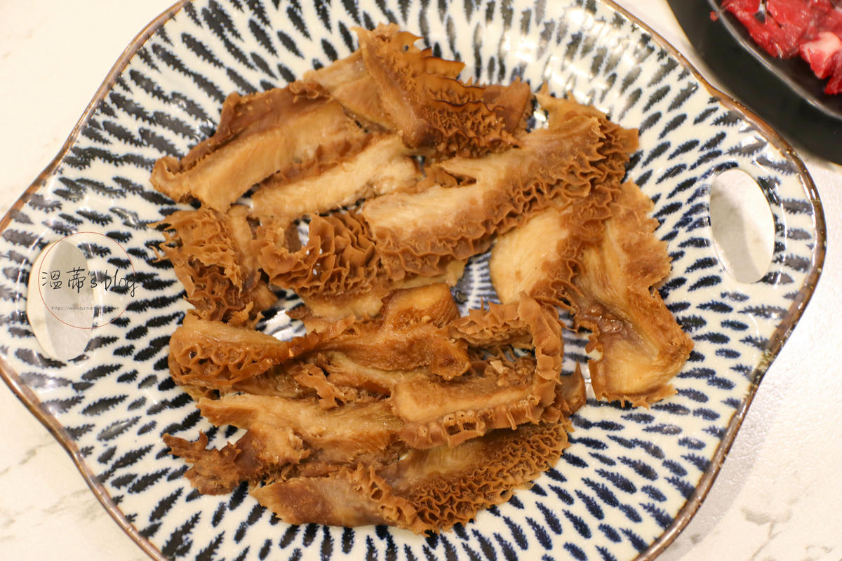 台中北區火鍋「森鄰鍋物」每日台南直送溫體牛,必點手工寶島和牛-附菜單 - 第23張圖 滷水蜂巢牛肚220元