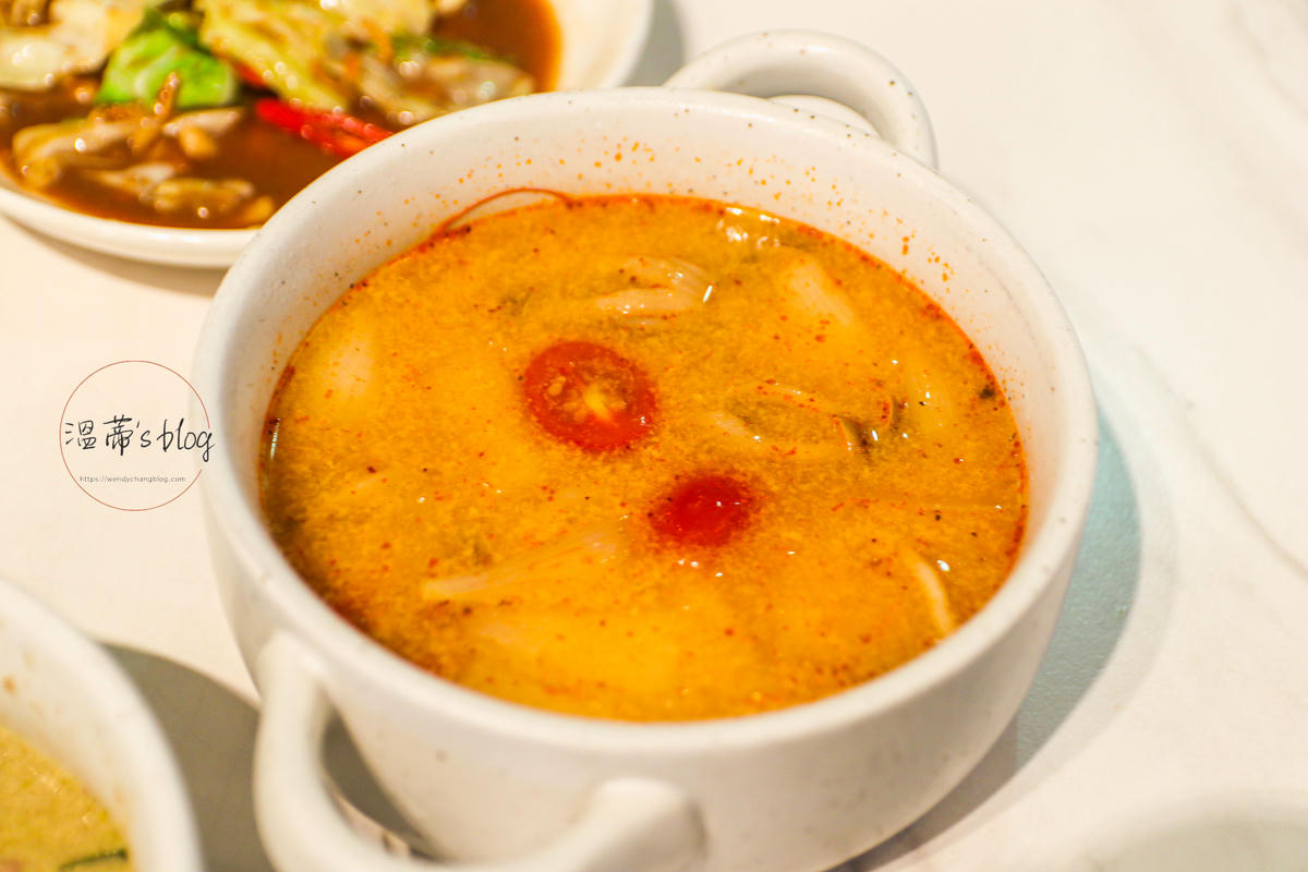桃園遠百美食「泰泰太夯」799元泰式料理吃到飽-附菜單 - 第14張圖 酸辣海鮮湯