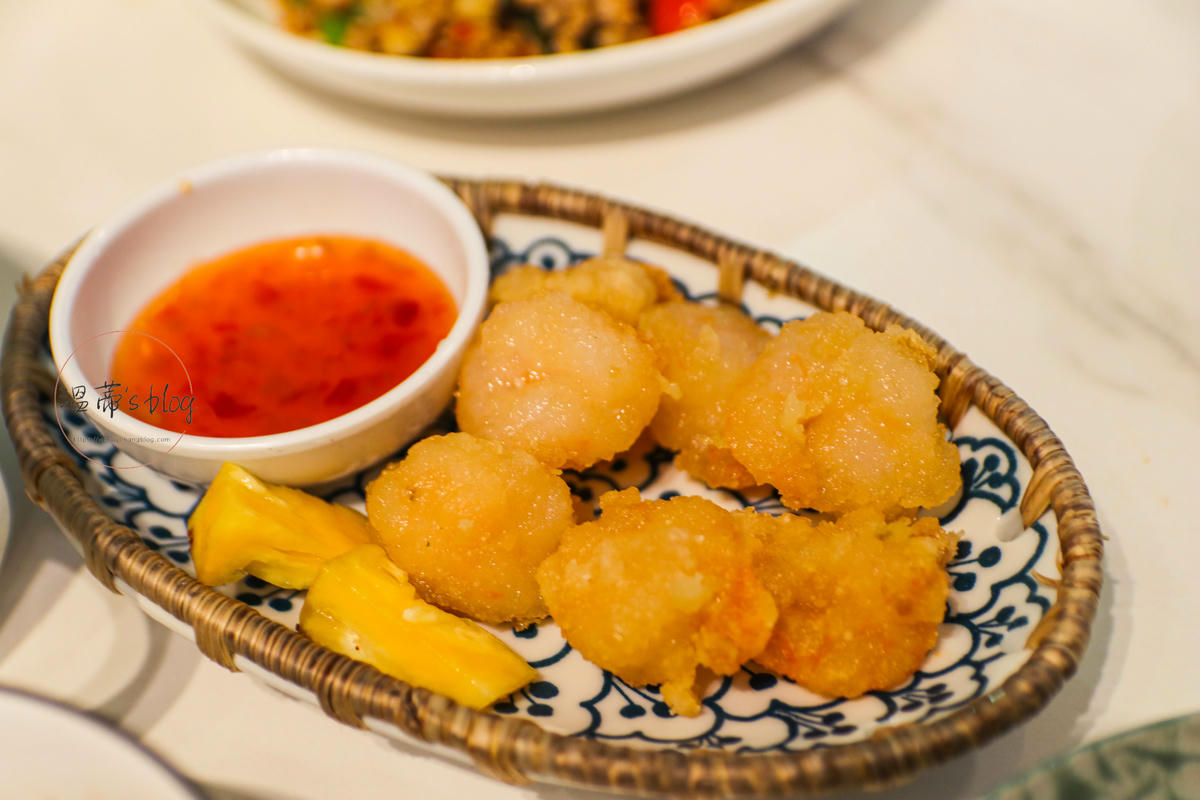桃園遠百美食「泰泰太夯」799元泰式料理吃到飽-附菜單 - 第27張圖 鳳梨蝦球7顆