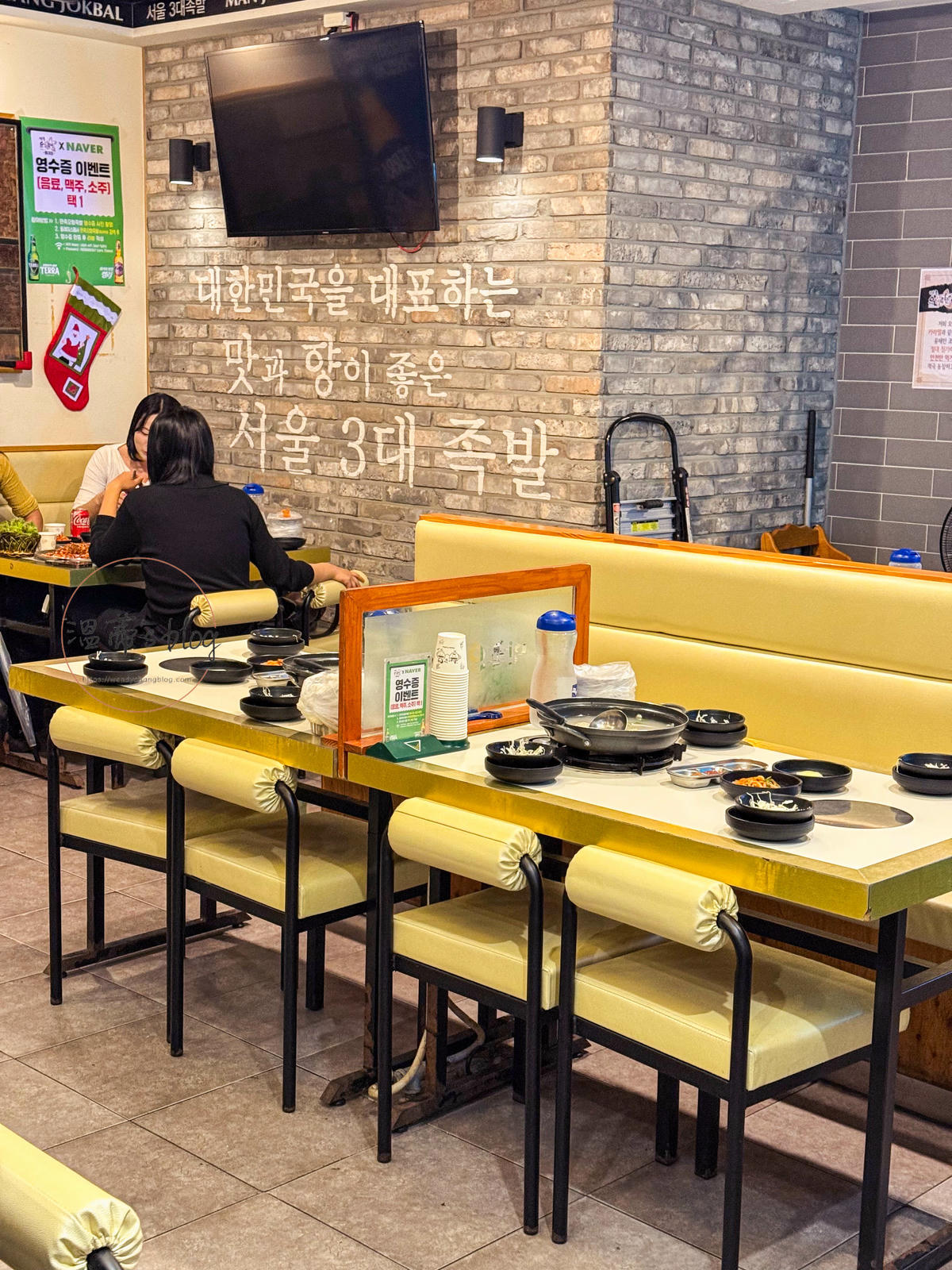 滿足五香豬腳　弘大店店內位置