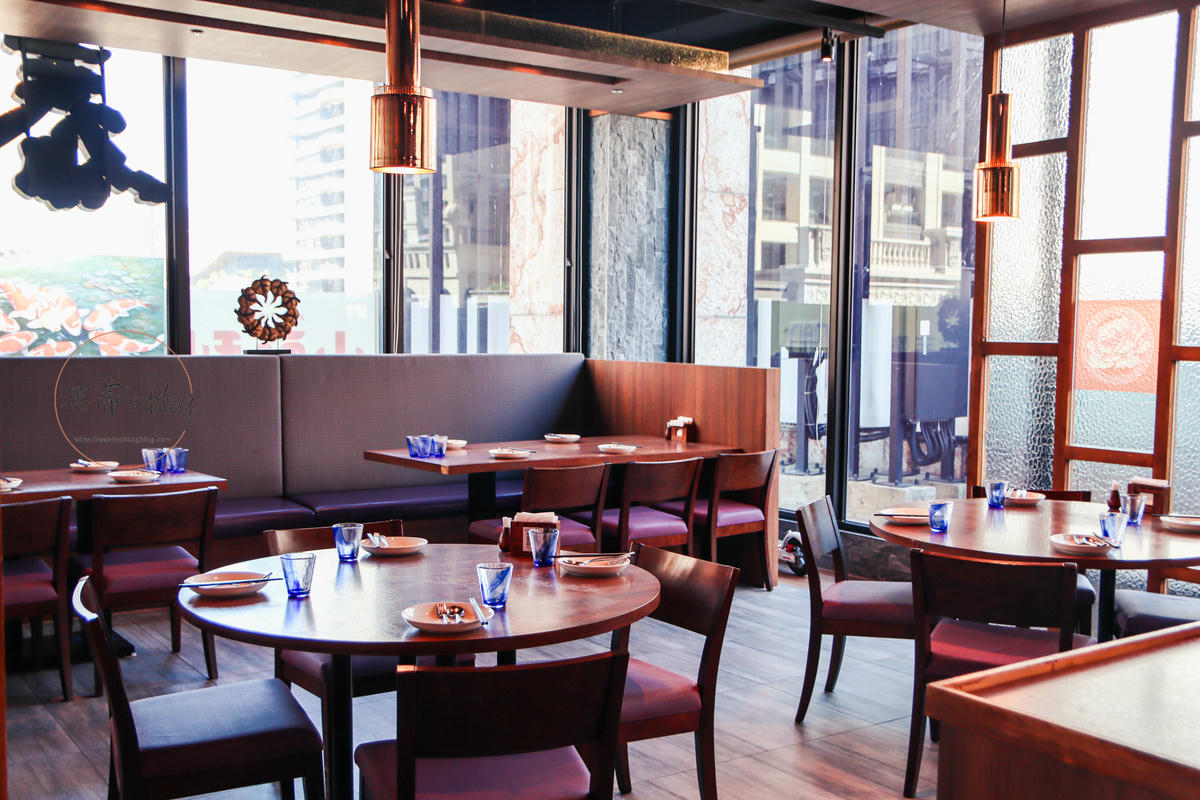 泰集 桃園藝文店 落地窗旁的座位