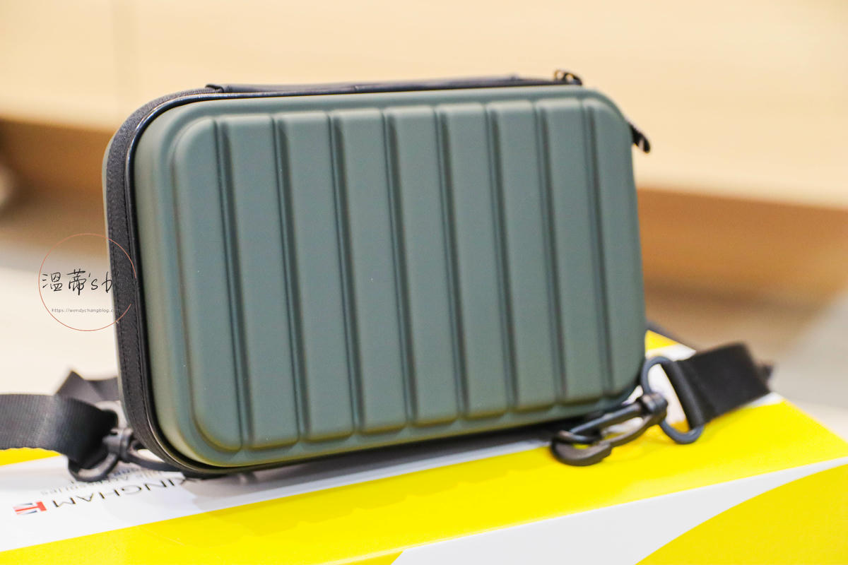 Travel Blue《旅途有型禮盒》綠色親膚烤漆斜背包