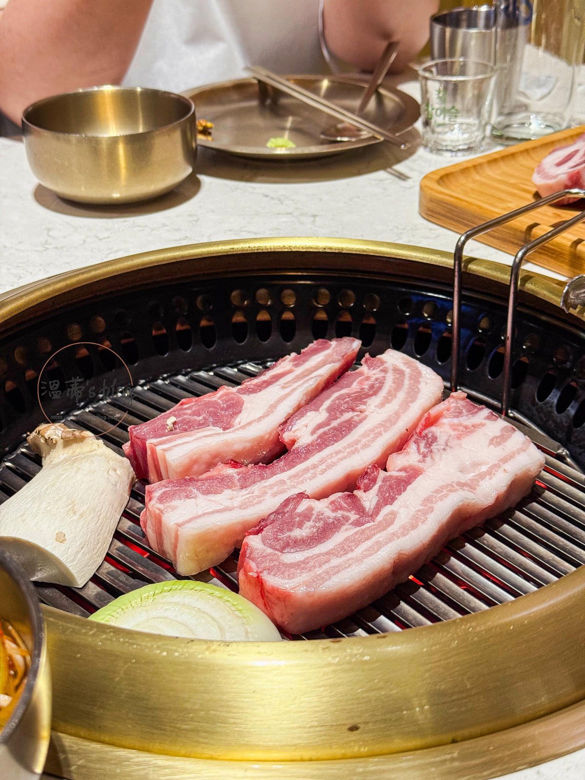 韓國汝矣島餐廳|육가온 여의도:專人代烤的高質感燒肉店 - 第11張圖 五花肉