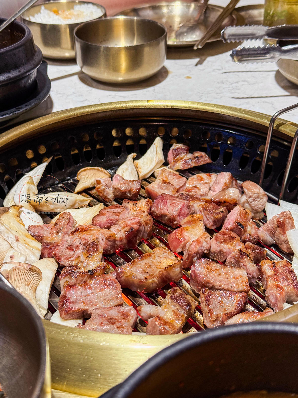 韓國汝矣島餐廳|육가온 여의도:專人代烤的高質感燒肉店 - 第15張圖 梅花豬