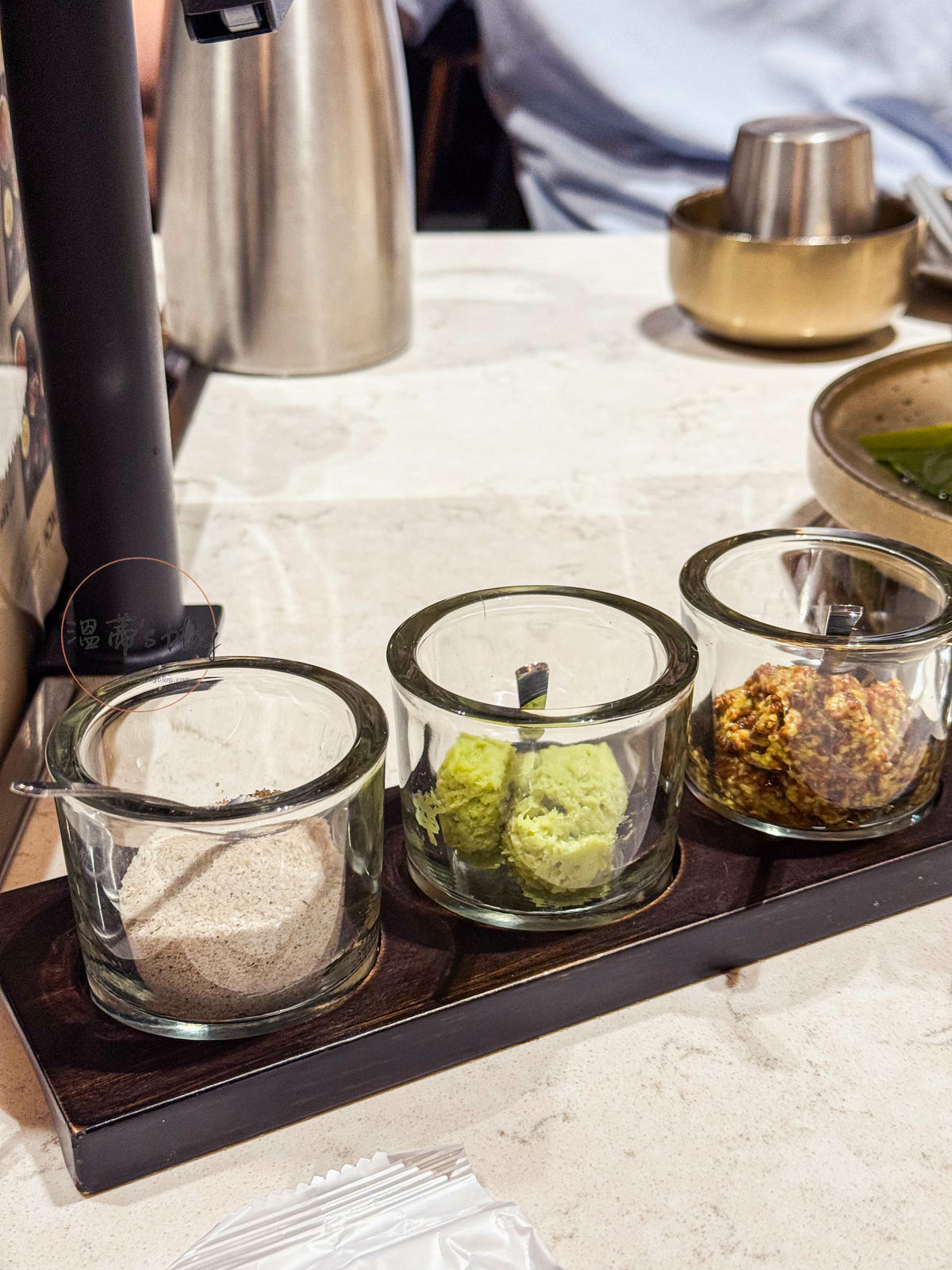 韓國汝矣島餐廳|육가온 여의도:專人代烤的高質感燒肉店 - 第6張圖 全粒芥末、生山葵、鹽