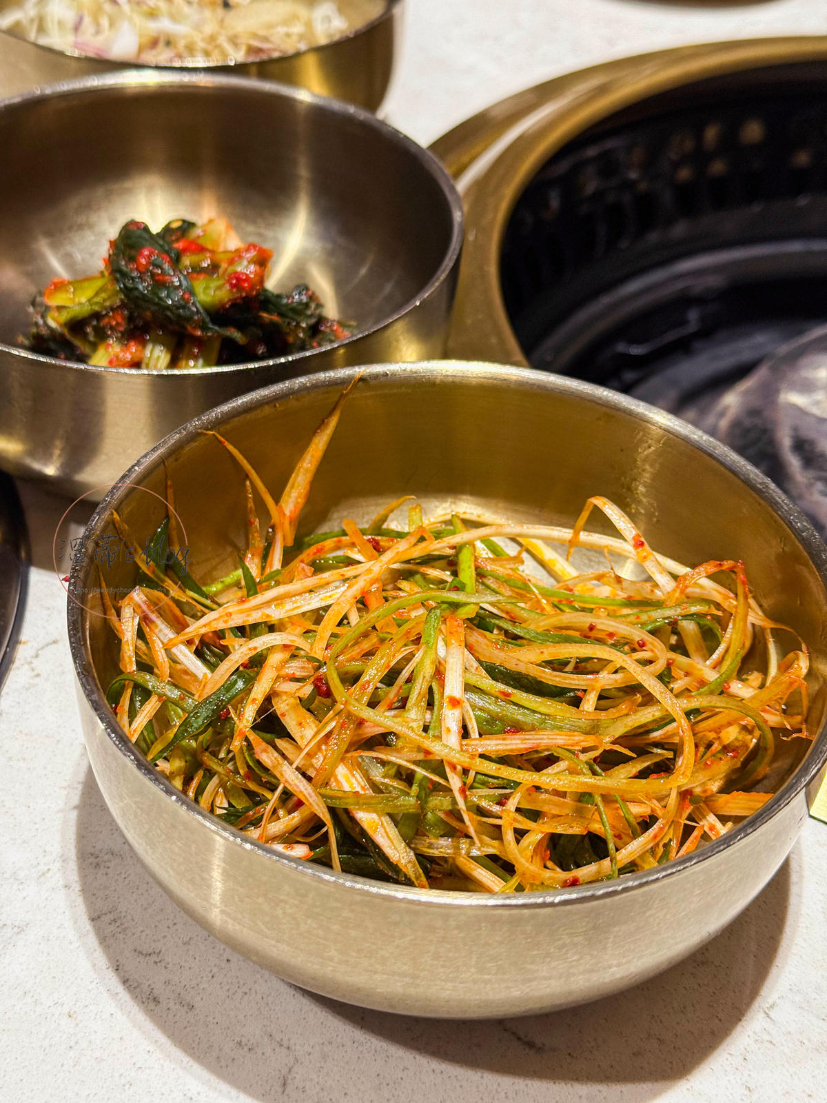 韓國汝矣島餐廳|육가온 여의도:專人代烤的高質感燒肉店 - 第7張圖 高麗菜沙拉、蔥沙拉、芥菜泡菜