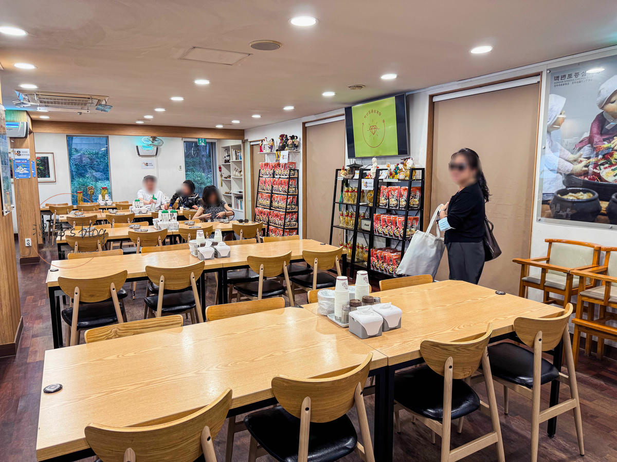 北村百年土種蔘雞湯  店內用餐環境