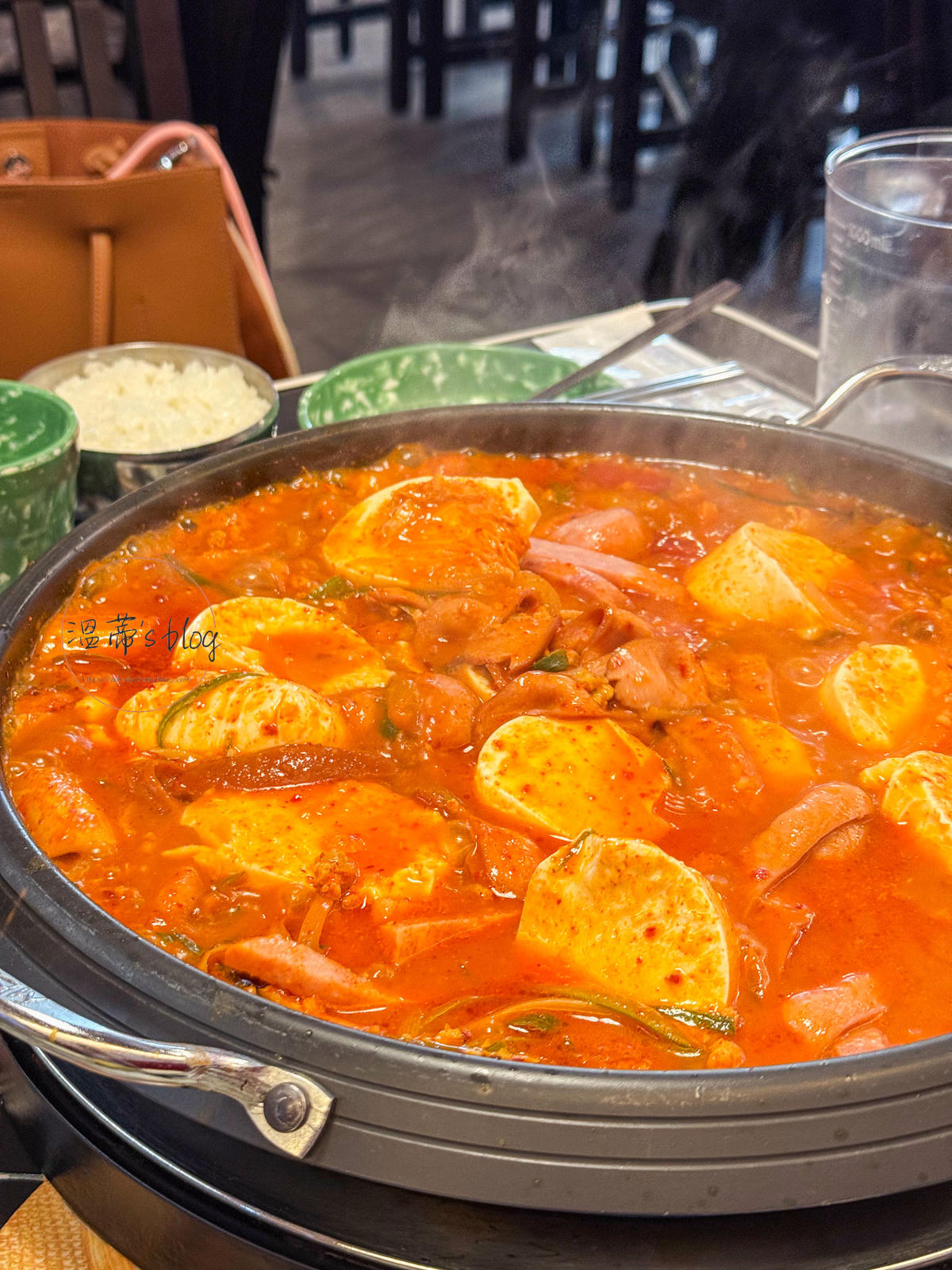 加了滿滿料的部隊鍋