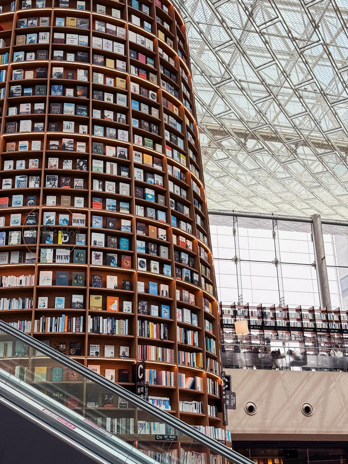 韓國首爾景點|COEX Mall星空圖書館:IG 必打卡13 公尺書牆! - 第4張圖 韓國首爾景點|COEX Mall星空圖書館