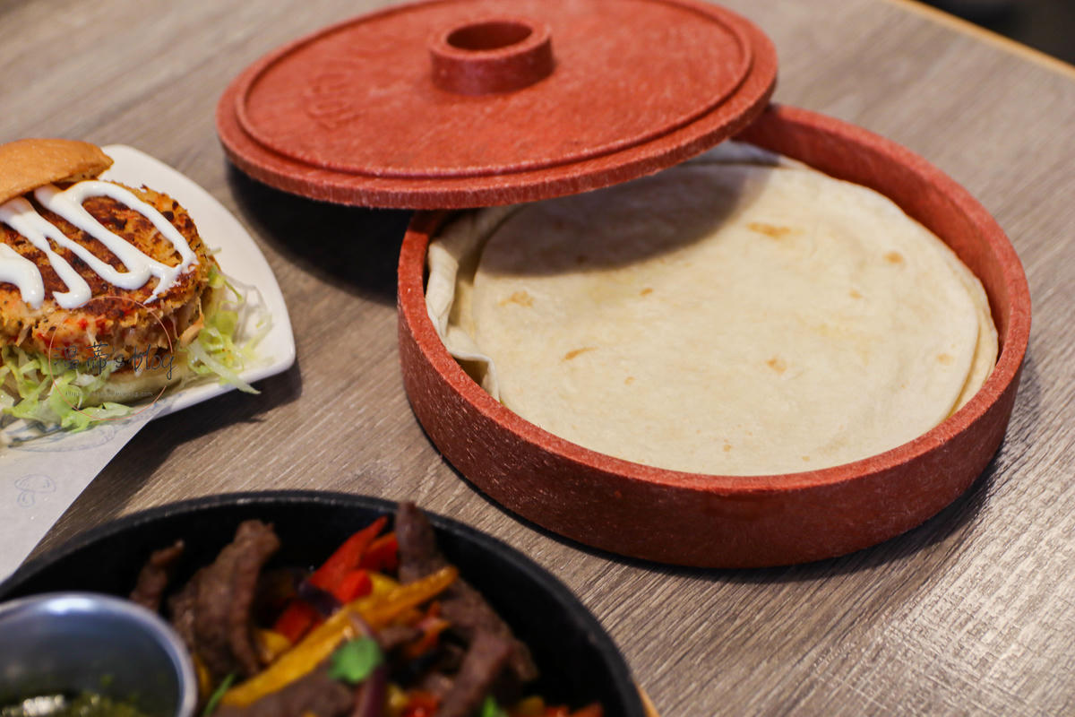 桃園華泰 outlet 聚餐推薦「Big Pier 大碼頭美式手抓海鮮餐廳」-附菜單 - 第15張圖 墨西哥鐵鍋捲餅-牛肉 520元