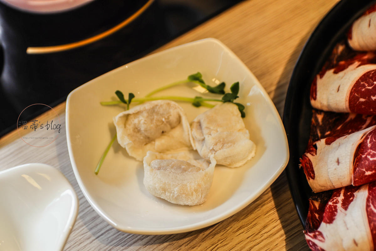 桃園藝文特區「大麻鍋物藝文店」吃火鍋也能解惑?抽籤體驗太有趣-附菜單 - 第15張圖 三記魚餃50元