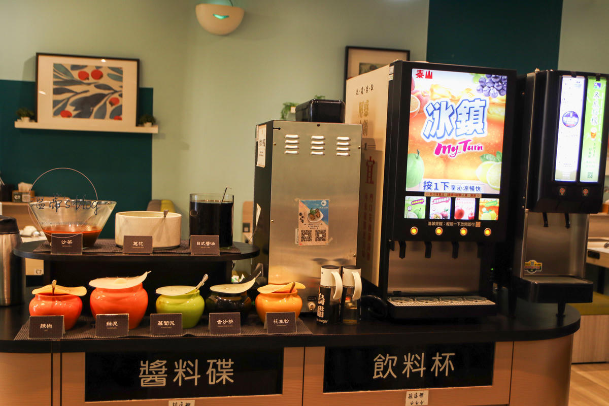 桃園藝文特區「大麻鍋物藝文店」吃火鍋也能解惑?抽籤體驗太有趣-附菜單 - 第5張圖 自助區 飲料 醬料