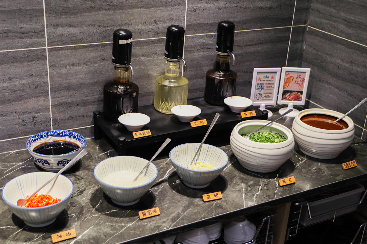 桃園藝文特區「極禾優質鍋物」海鮮七小福太強!湯底自然回甘不死鹹-附菜單 - 第11張圖 極禾 醬料區