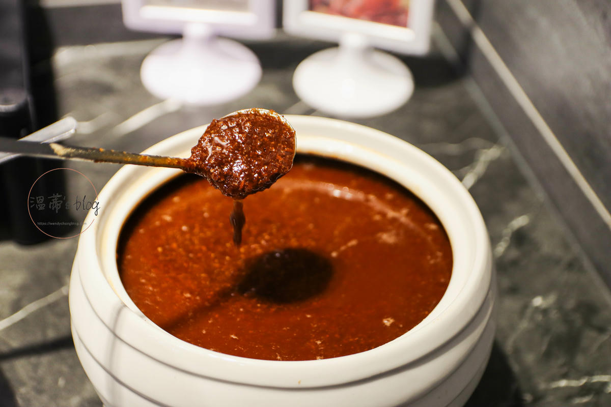 桃園藝文特區「極禾優質鍋物」海鮮七小福太強!湯底自然回甘不死鹹-附菜單 - 第14張圖 極禾 醬料區