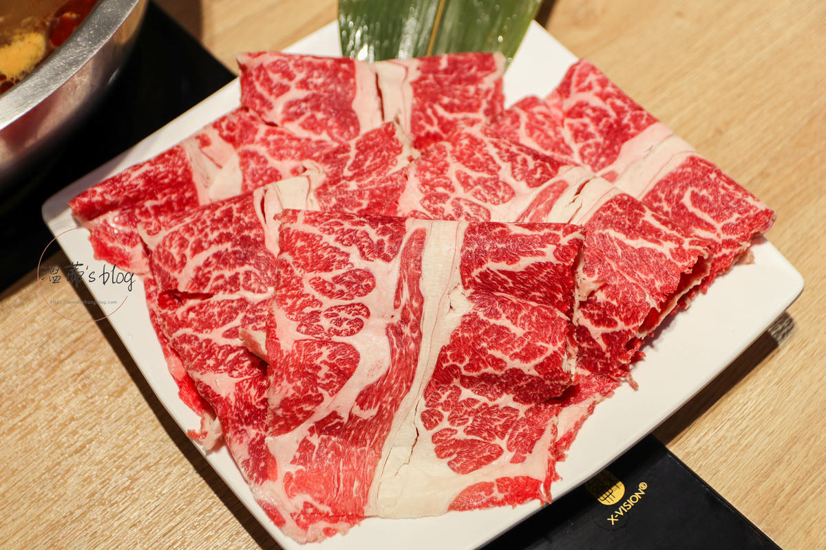 桃園藝文特區「極禾優質鍋物」海鮮七小福太強!湯底自然回甘不死鹹-附菜單 - 第34張圖 Prime霜降雪花牛