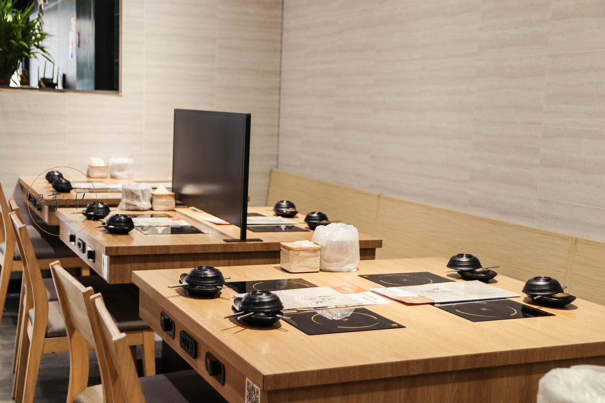 桃園藝文特區「極禾優質鍋物」海鮮七小福太強!湯底自然回甘不死鹹-附菜單 - 第4張圖 極禾用餐座位