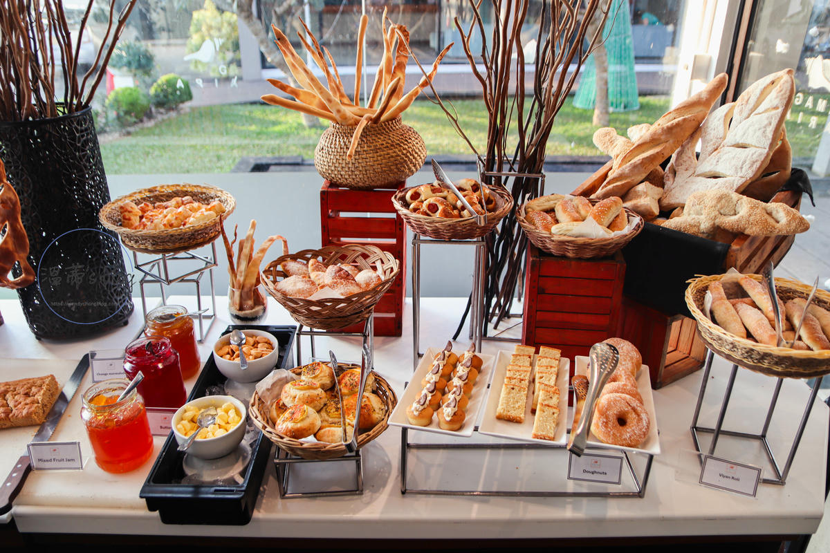 斯里蘭卡住宿|阿瑪基阿利亞飯店(Amagi Aria)漂亮的潟湖景飯店 - 第18張圖 阿瑪基阿利亞飯店 自助餐麵包
