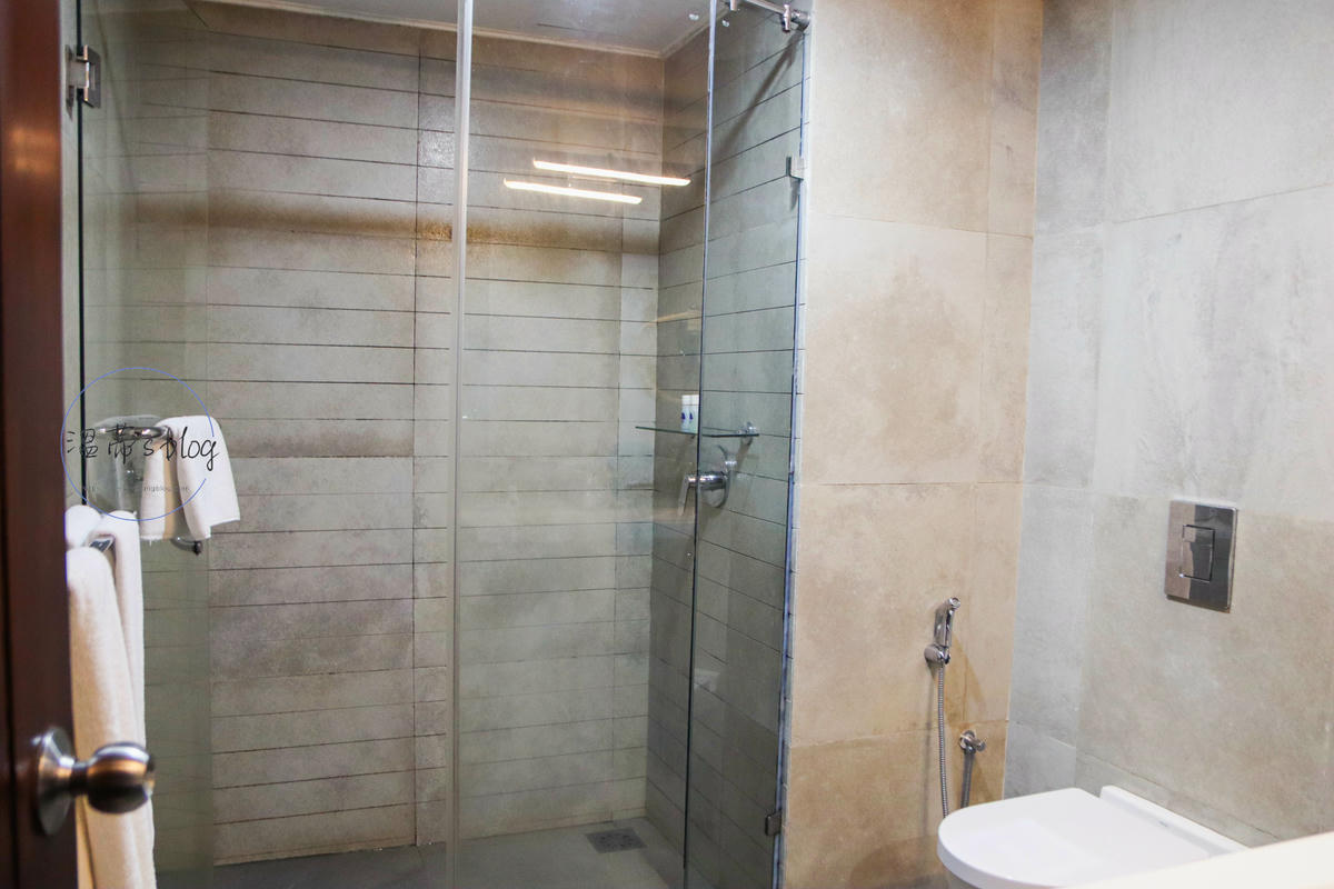 斯里蘭卡住宿|阿瑪基阿利亞飯店(Amagi Aria)漂亮的潟湖景飯店 - 第10張圖 淋浴間