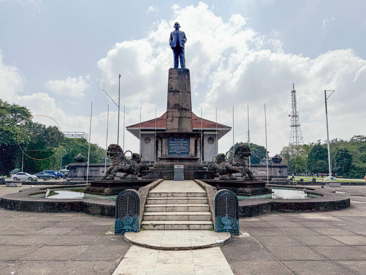 獨立紀念廣場 首任總理 D. S. Senanayake 銅像
