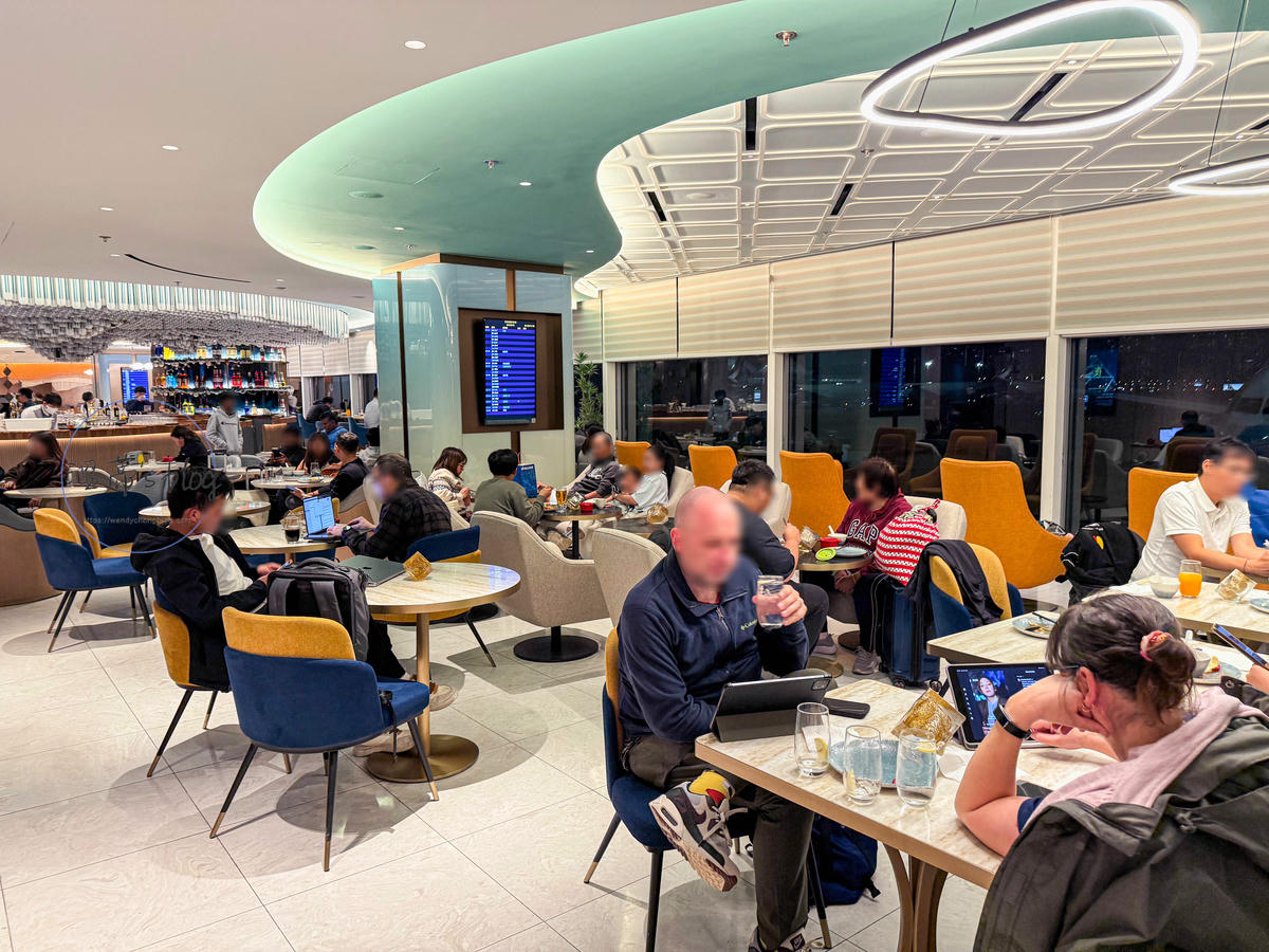 香港機場貴賓室｜KYRA Lounge店內休息座位區